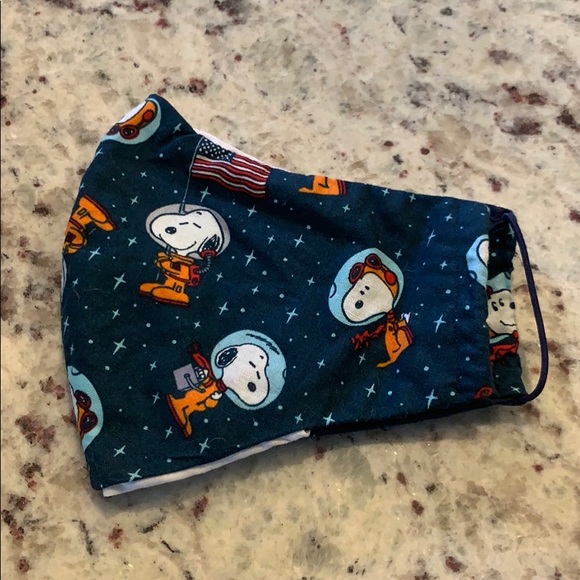 Elastic Snoopy Face Mask w/ Filter Pocket - Picture 4 of 7